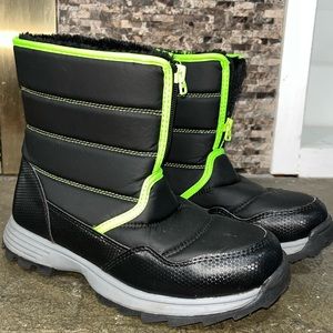 Youth snow boots